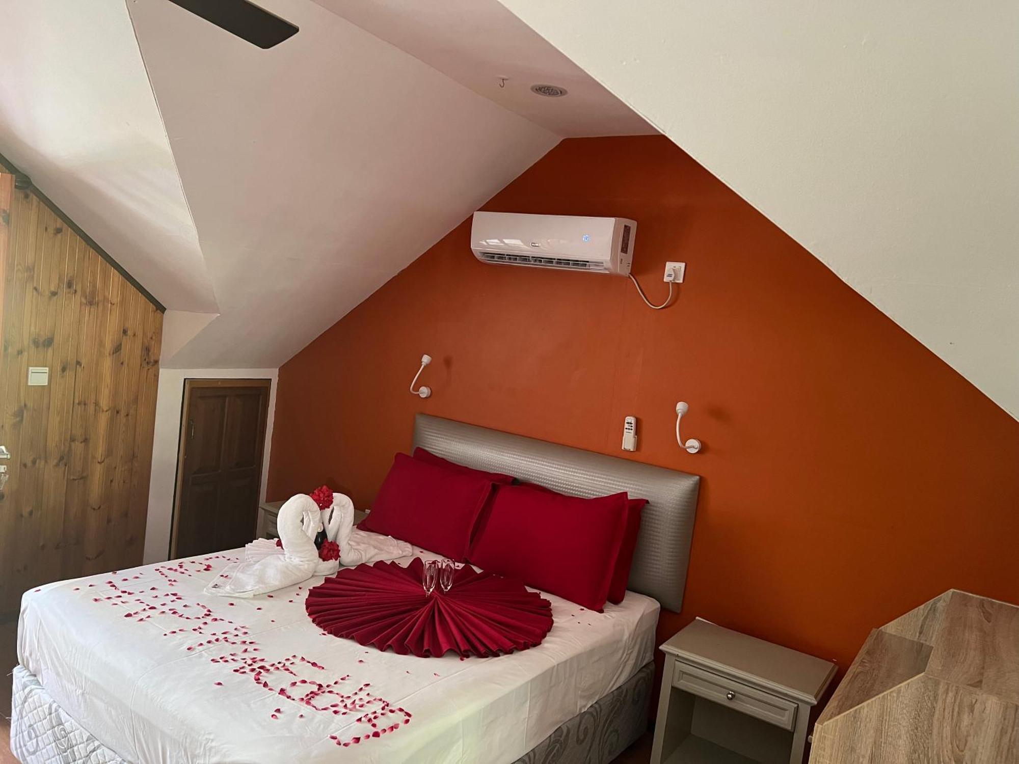Chloe'S Cottage Self-Catering ลาดิก ภายนอก รูปภาพ