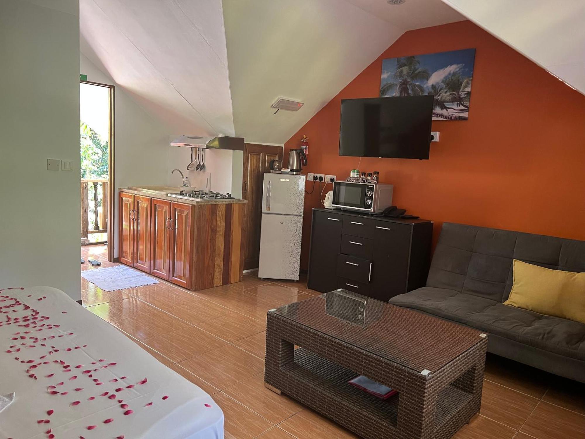 Chloe'S Cottage Self-Catering ลาดิก ภายนอก รูปภาพ