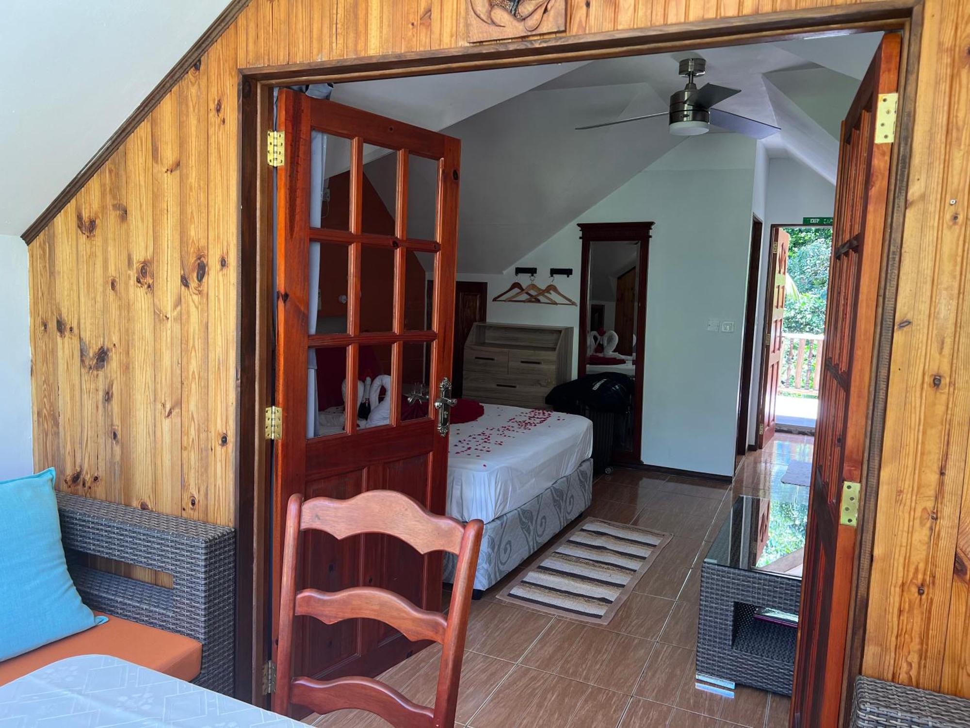 Chloe'S Cottage Self-Catering ลาดิก ภายนอก รูปภาพ