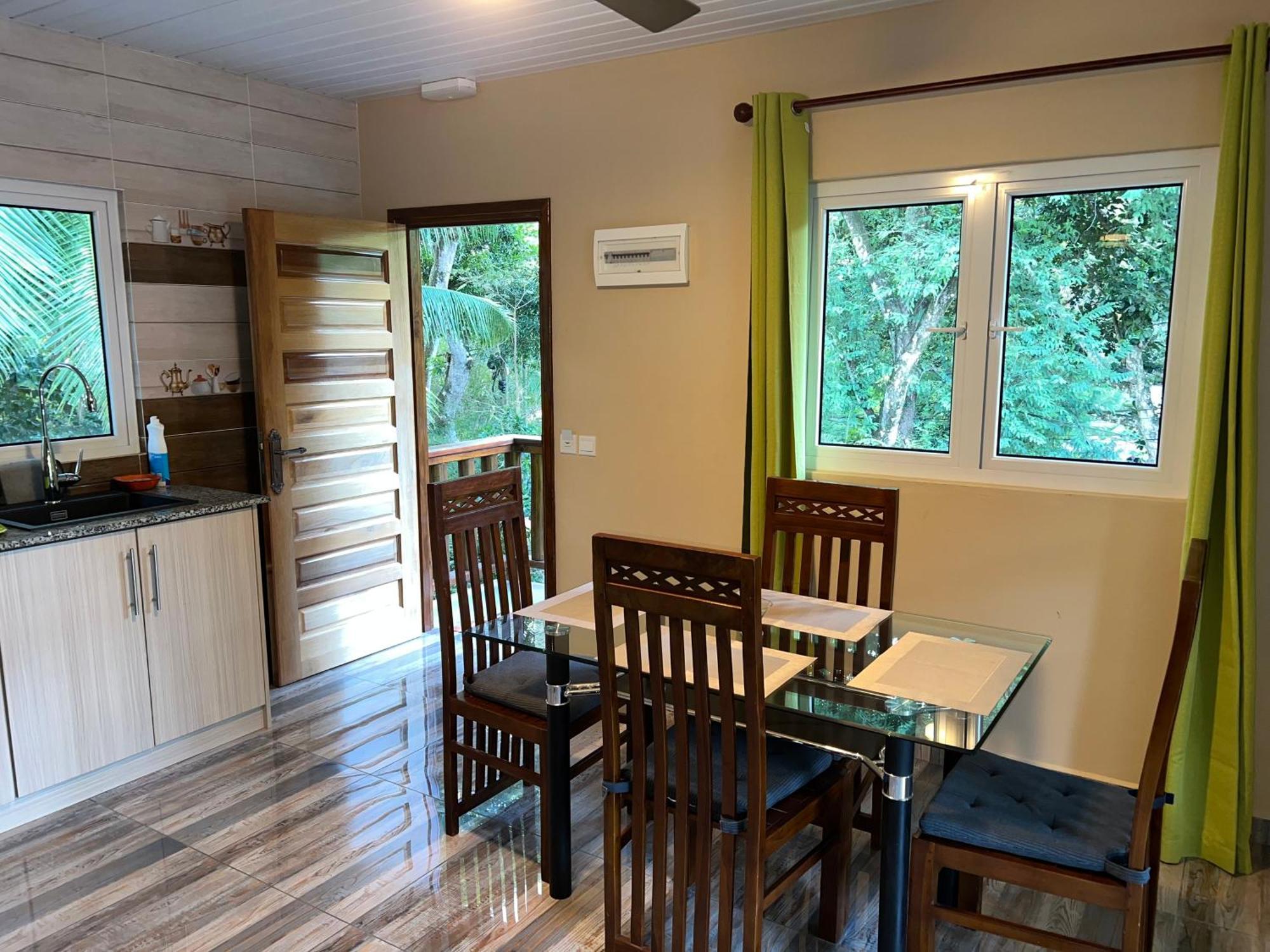 Chloe'S Cottage Self-Catering ลาดิก ภายนอก รูปภาพ