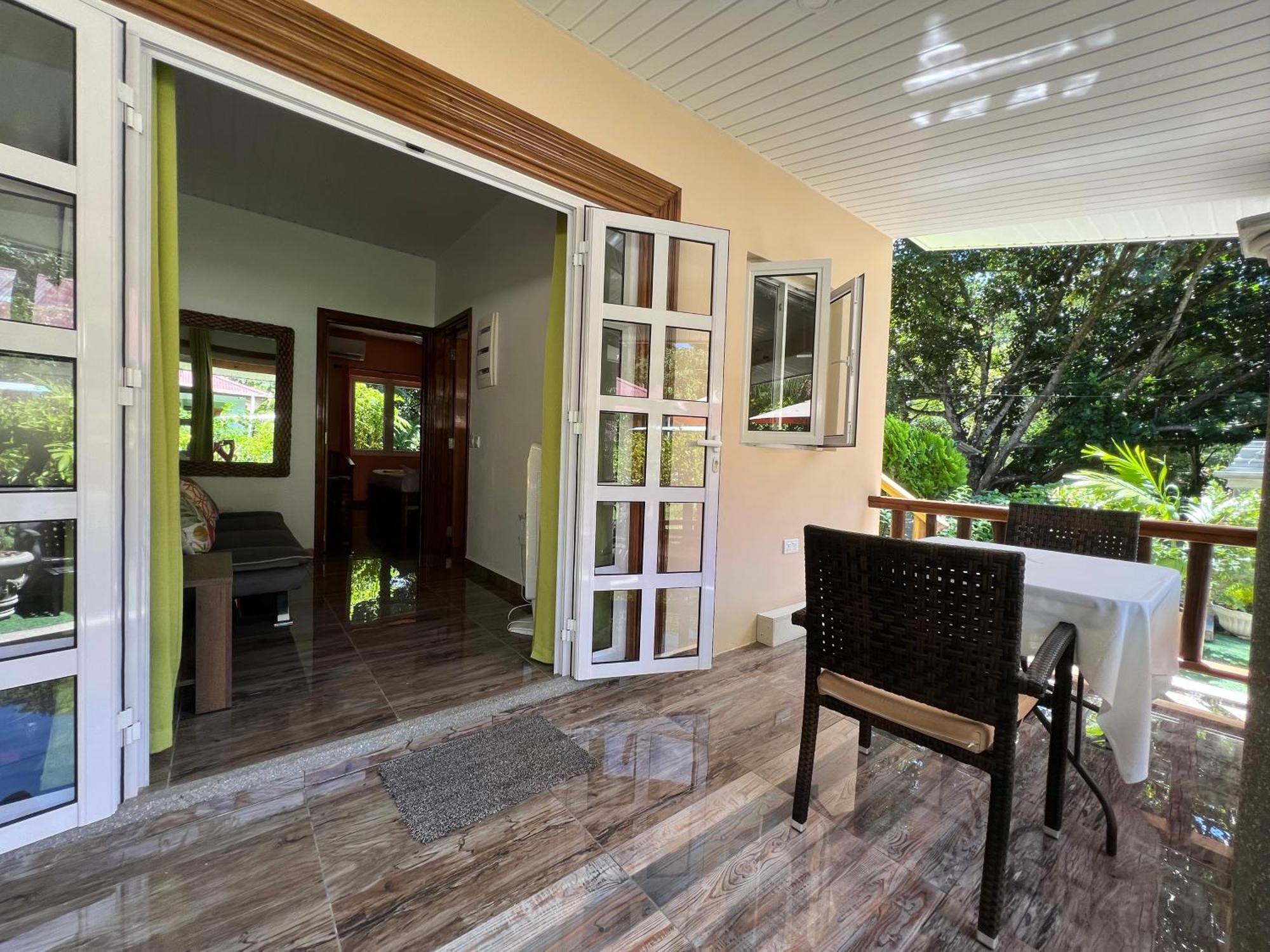 Chloe'S Cottage Self-Catering ลาดิก ภายนอก รูปภาพ