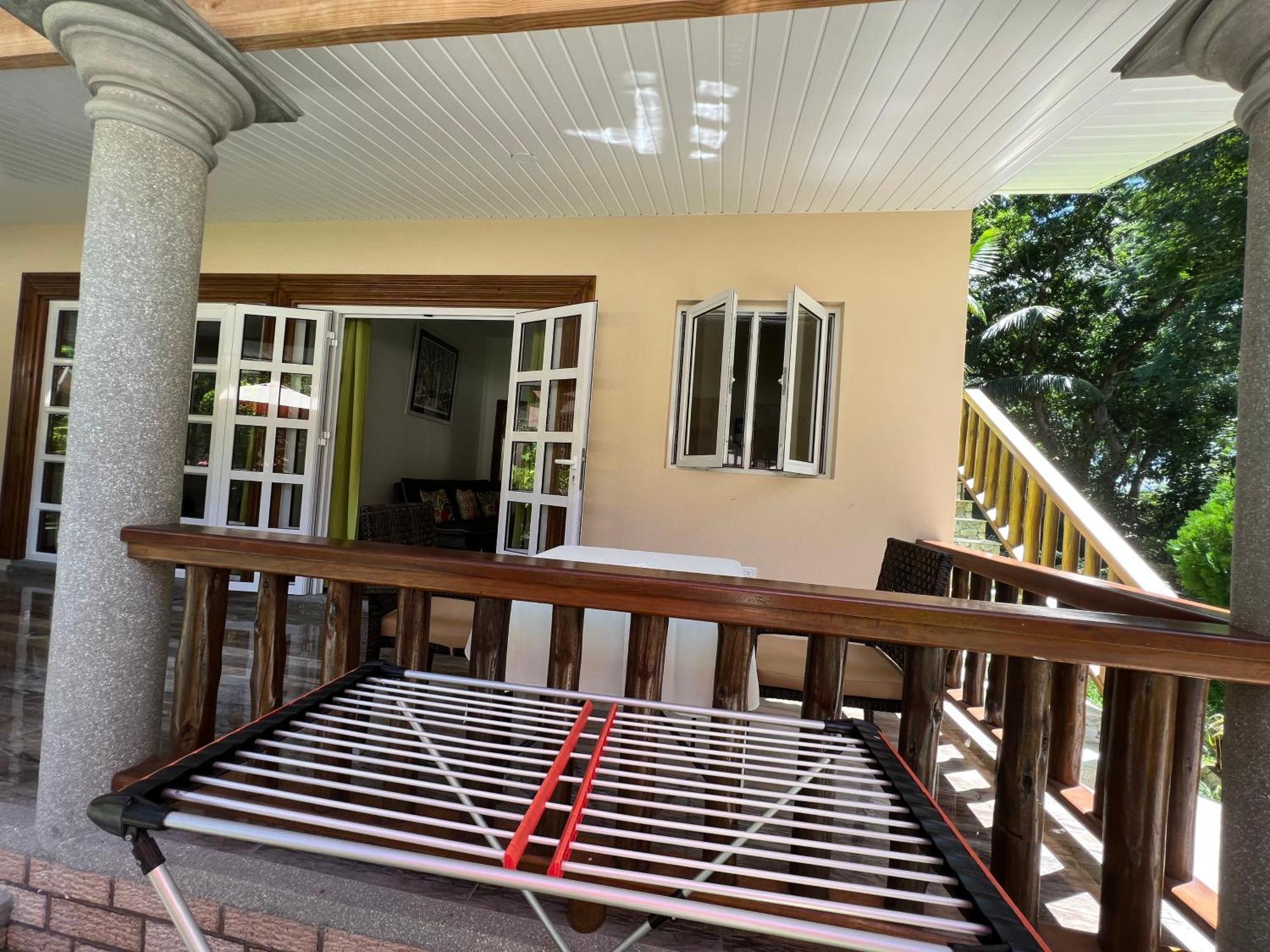 Chloe'S Cottage Self-Catering ลาดิก ภายนอก รูปภาพ