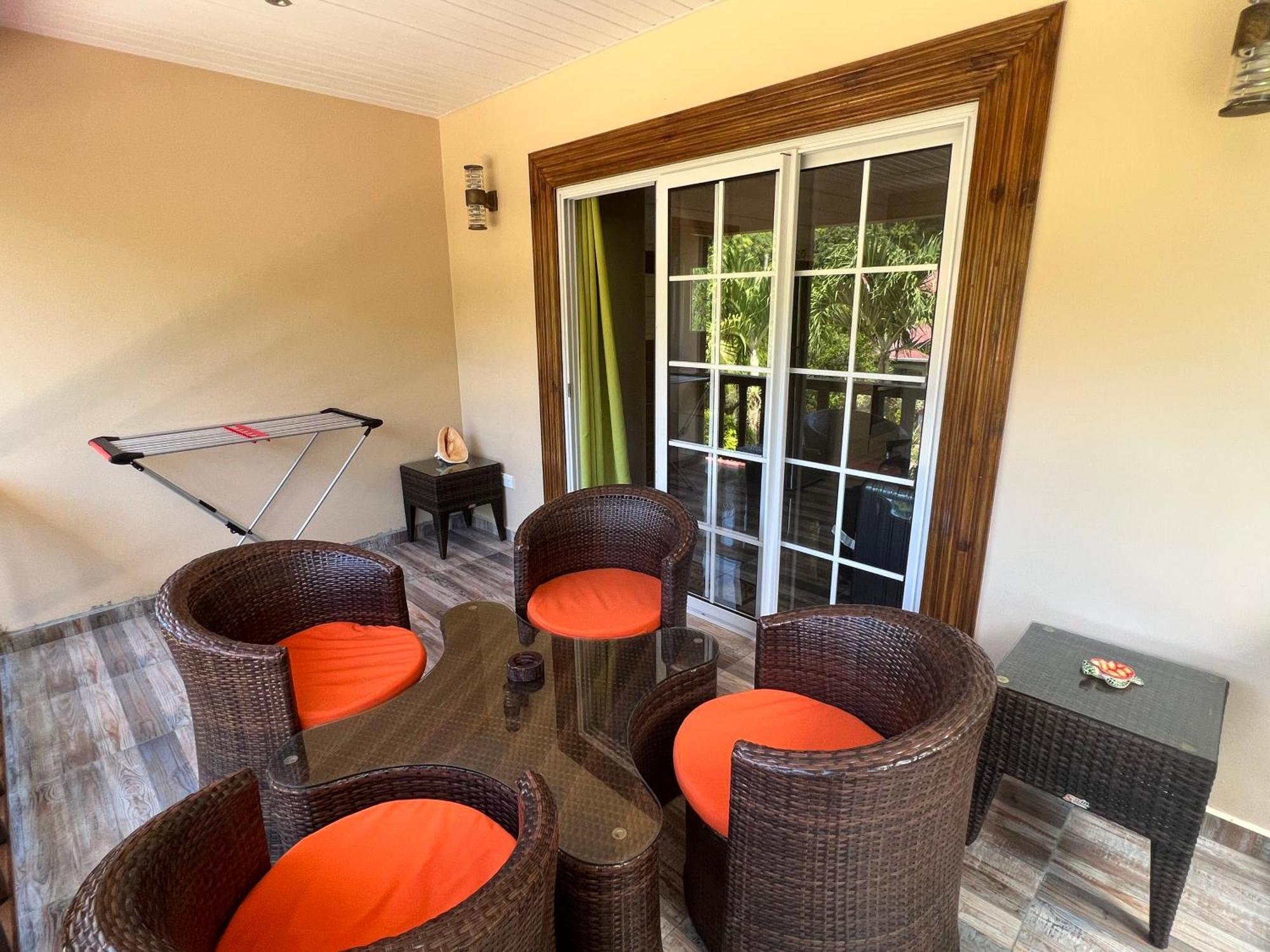 Chloe'S Cottage Self-Catering ลาดิก ภายนอก รูปภาพ